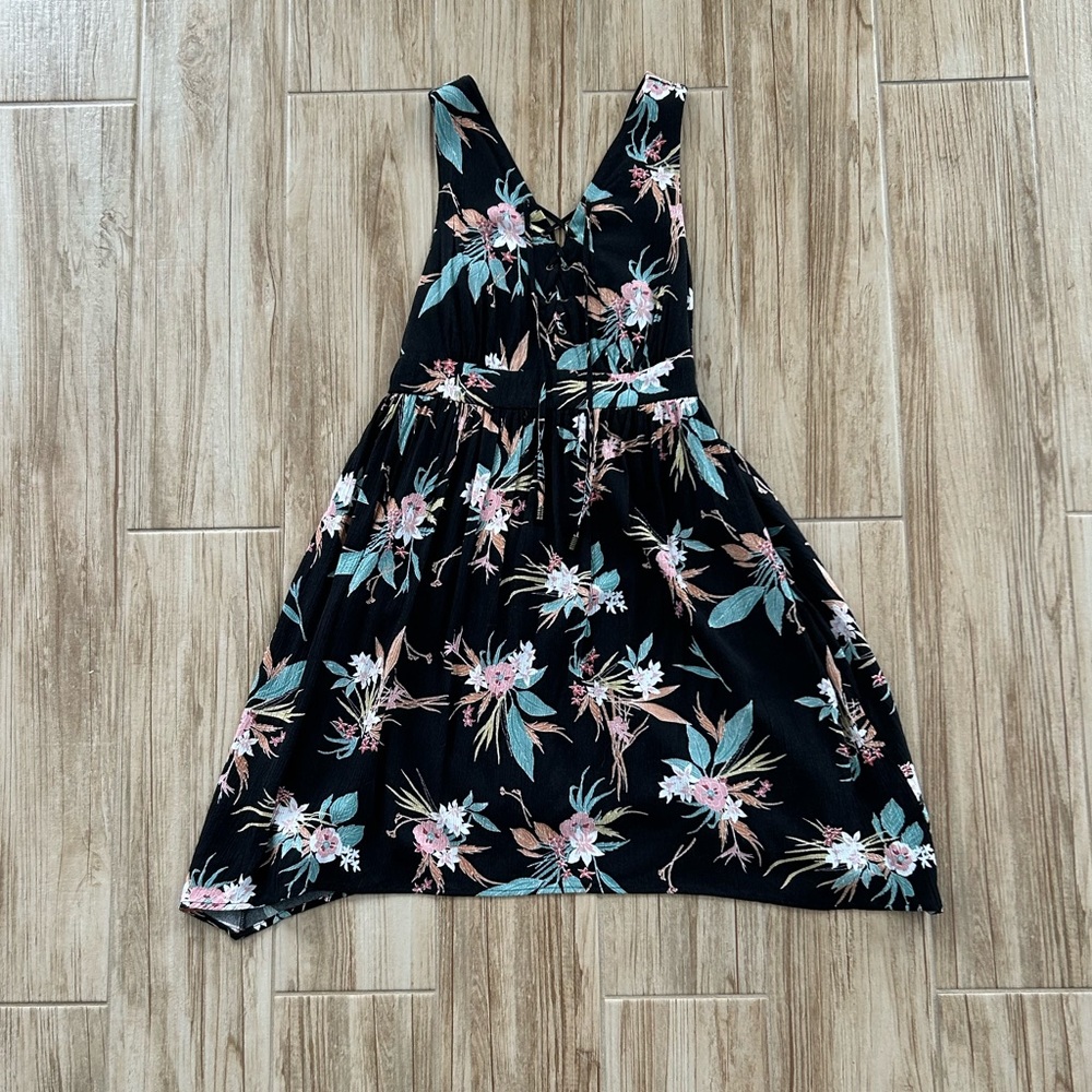hint of mint black floral sleeveless dress with lace-up neckline Size S …